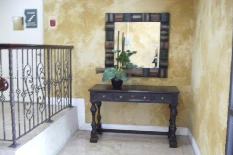 Copropriété à louer à North Miami, Floride: 1 chambre, 66.33 m2 № 2038528 - photo 3