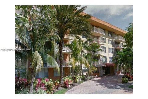 Condo à North Miami, Floride, 1 chambre  № 2038528