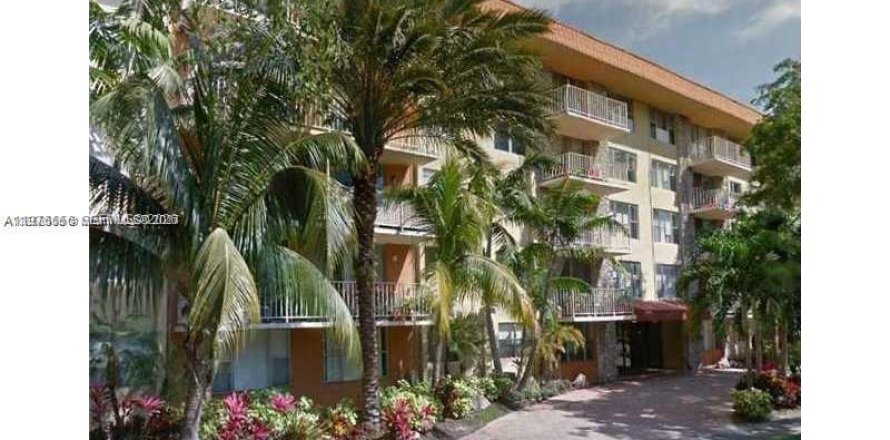 Condo à North Miami, Floride, 1 chambre  № 2038528