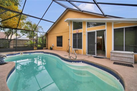 House in Orlando, Florida 3 bedrooms, 146.79 sq.m. № 2400271 - photo 15