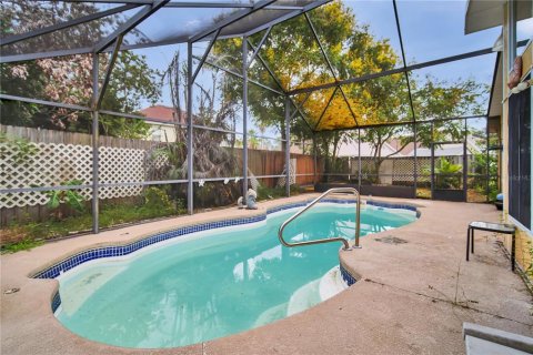 House in Orlando, Florida 3 bedrooms, 146.79 sq.m. № 2400271 - photo 14