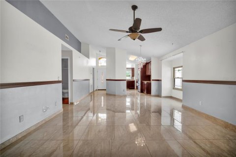 House in Orlando, Florida 3 bedrooms, 146.79 sq.m. № 2400271 - photo 7