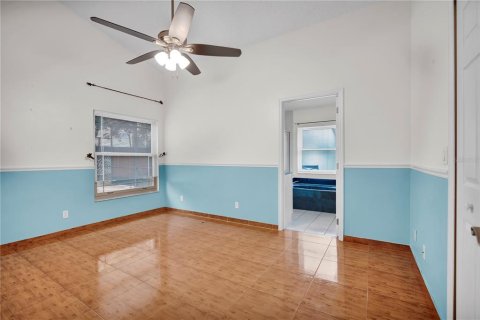 House in Orlando, Florida 3 bedrooms, 146.79 sq.m. № 2400271 - photo 11