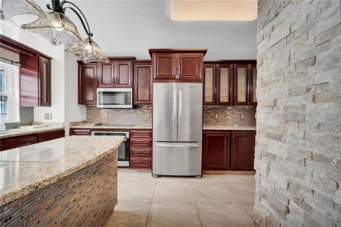 House in Orlando, Florida 3 bedrooms, 146.79 sq.m. № 2400271 - photo 5