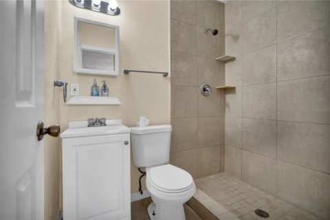 House in Orlando, Florida 3 bedrooms, 146.79 sq.m. № 2400271 - photo 19