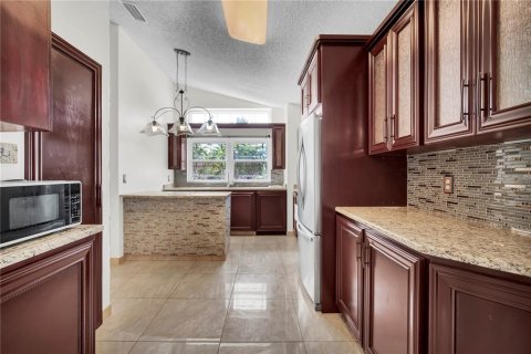 House in Orlando, Florida 3 bedrooms, 146.79 sq.m. № 2400271 - photo 6