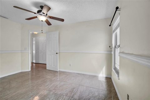 House in Orlando, Florida 3 bedrooms, 146.79 sq.m. № 2400271 - photo 9