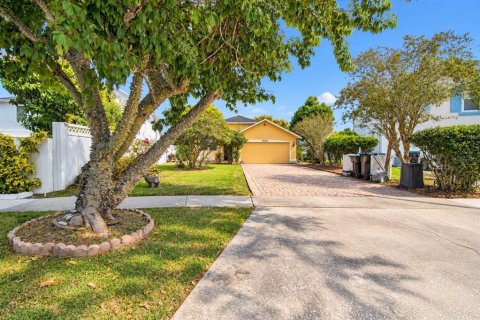 House in Orlando, Florida 3 bedrooms, 146.79 sq.m. № 2400271