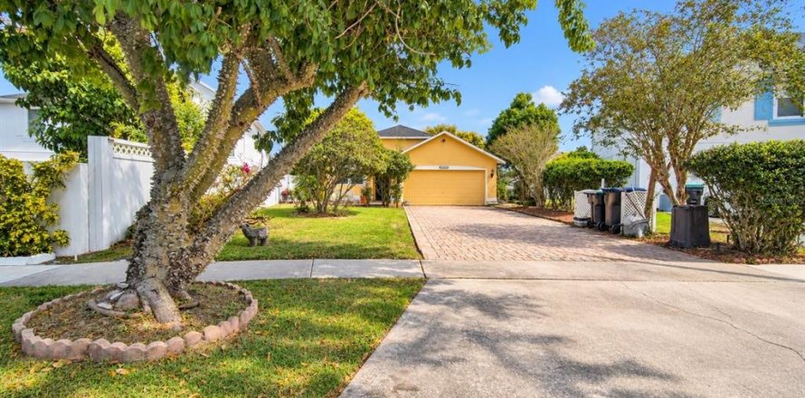 House in Orlando, Florida 3 bedrooms, 146.79 sq.m. № 2400271