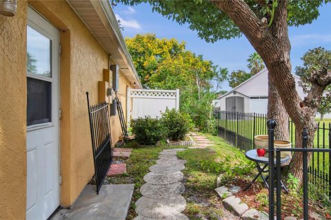 House in Orlando, Florida 3 bedrooms, 146.79 sq.m. № 2400271 - photo 17