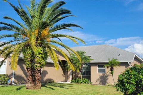 Casa en venta en Hudson, Florida, 2 dormitorios, 152.73 m2 № 1912113 - foto 1