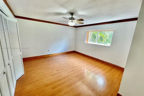 House in Miami, Florida 3 bedrooms, 165.09 sq.m. № 1943321 - photo 15