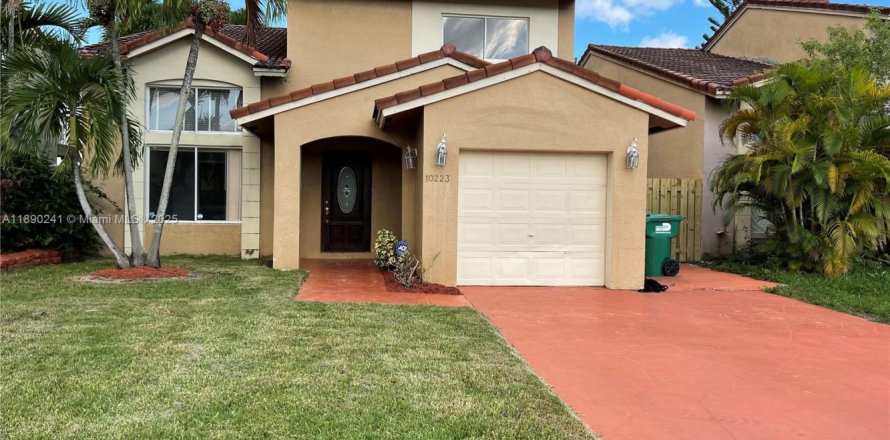 House in Miami, Florida 3 bedrooms, 165.09 sq.m. № 1943321