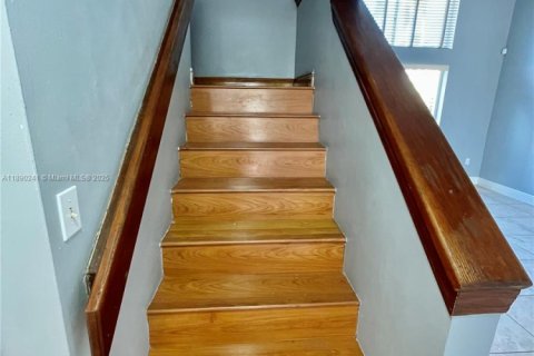 House in Miami, Florida 3 bedrooms, 165.09 sq.m. № 1943321 - photo 14