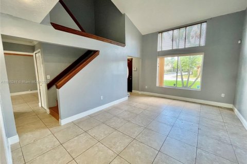 House in Miami, Florida 3 bedrooms, 165.09 sq.m. № 1943321 - photo 6