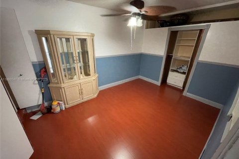 House in Miami, Florida 3 bedrooms, 165.09 sq.m. № 1943321 - photo 28