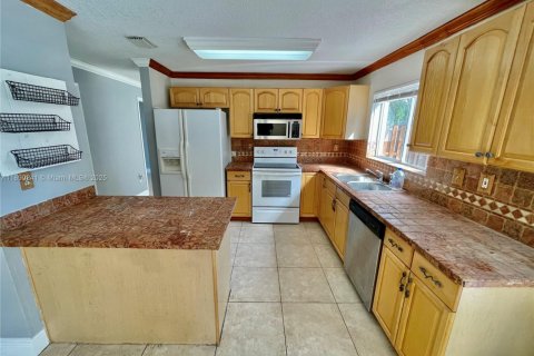 House in Miami, Florida 3 bedrooms, 165.09 sq.m. № 1943321 - photo 8