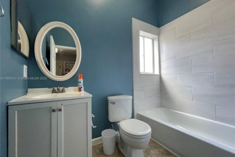 House in Miami, Florida 3 bedrooms, 165.09 sq.m. № 1943321 - photo 25
