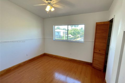 House in Miami, Florida 3 bedrooms, 165.09 sq.m. № 1943321 - photo 21