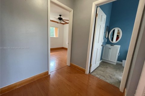 House in Miami, Florida 3 bedrooms, 165.09 sq.m. № 1943321 - photo 26