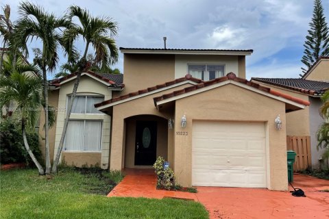 House in Miami, Florida 3 bedrooms, 165.09 sq.m. № 1943321 - photo 2