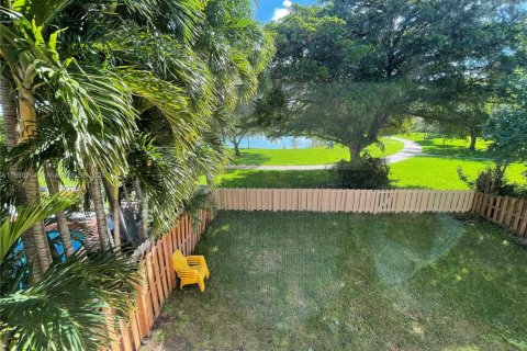 House in Miami, Florida 3 bedrooms, 165.09 sq.m. № 1943321 - photo 20