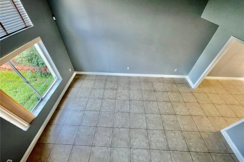 House in Miami, Florida 3 bedrooms, 165.09 sq.m. № 1943321 - photo 27