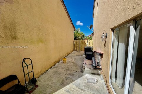 House in Miami, Florida 3 bedrooms, 165.09 sq.m. № 1943321 - photo 11