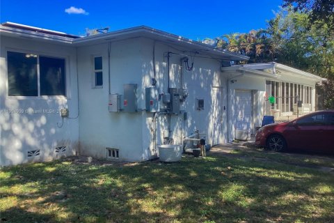 Casa en venta en Miami Shores, Florida, 5 dormitorios, 268.67 m2 № 2053443 - foto 30