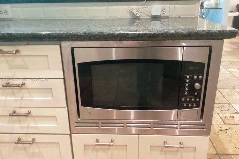 Casa en venta en Miami Shores, Florida, 5 dormitorios, 268.67 m2 № 2053443 - foto 8