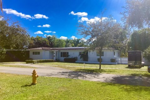 Casa en venta en Miami Shores, Florida, 5 dormitorios, 268.67 m2 № 2053443 - foto 3