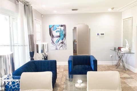 Casa en venta en Miami Shores, Florida, 5 dormitorios, 268.67 m2 № 2053443 - foto 6