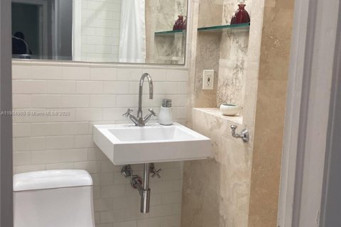 Casa en venta en Miami Shores, Florida, 5 dormitorios, 268.67 m2 № 2053443 - foto 20