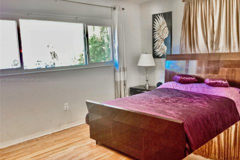 Casa en venta en Miami Shores, Florida, 5 dormitorios, 268.67 m2 № 2053443 - foto 17