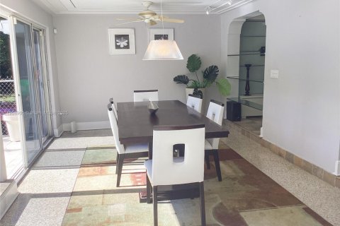 Casa en venta en Miami Shores, Florida, 5 dormitorios, 268.67 m2 № 2053443 - foto 13