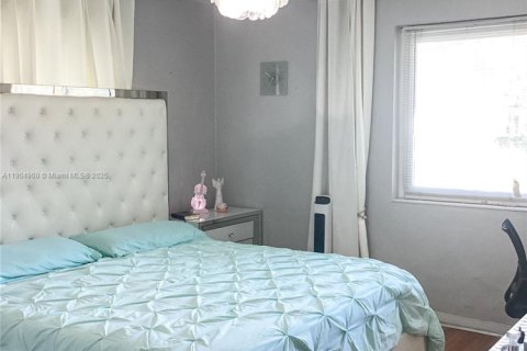 Casa en venta en Miami Shores, Florida, 5 dormitorios, 268.67 m2 № 2053443 - foto 19