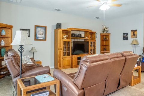 House in Winter Haven, Florida 4 bedrooms, 193.24 sq.m. № 1849802 - photo 18