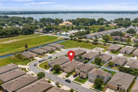 House in Winter Haven, Florida 4 bedrooms, 193.24 sq.m. № 1849802 - photo 4