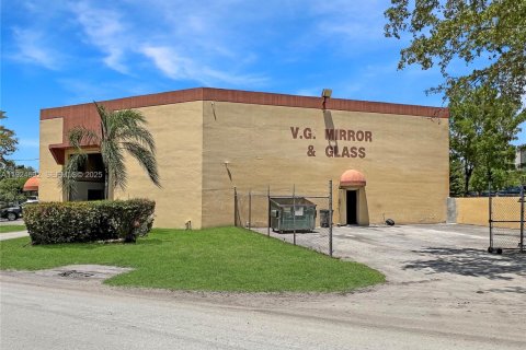 Immobilier commercial à vendre à Miami, Floride № 1982989 - photo 2