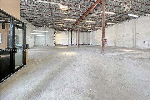 Immobilier commercial à vendre à Miami, Floride № 1982989 - photo 4