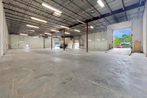 Immobilier commercial à vendre à Miami, Floride № 1982989 - photo 5