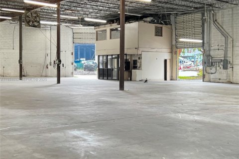 Immobilier commercial à vendre à Miami, Floride № 1982989 - photo 7