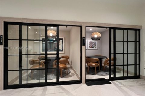 Condo in Miami, Florida, 1 bedroom  № 1994553 - photo 15