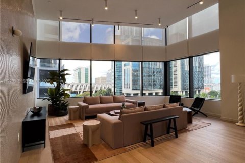 Condo in Miami, Florida, 1 bedroom  № 1994553 - photo 13