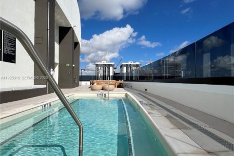 Condo in Miami, Florida, 1 bedroom  № 1994553 - photo 3