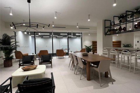 Condo in Miami, Florida, 1 bedroom  № 1994553 - photo 16