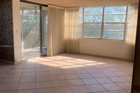 Condominio en venta en Pembroke Pines, Florida, 2 dormitorios № 1984711 - foto 21