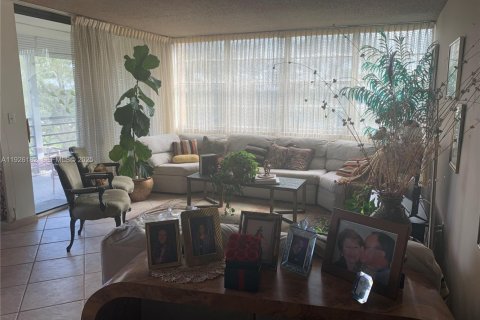 Condominio en venta en Pembroke Pines, Florida, 2 dormitorios № 1984711 - foto 6
