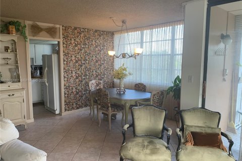 Condominio en venta en Pembroke Pines, Florida, 2 dormitorios № 1984711 - foto 8