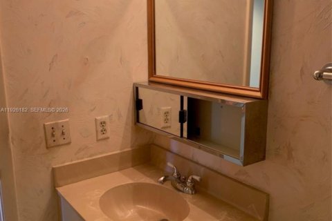 Condominio en venta en Pembroke Pines, Florida, 2 dormitorios № 1984711 - foto 27